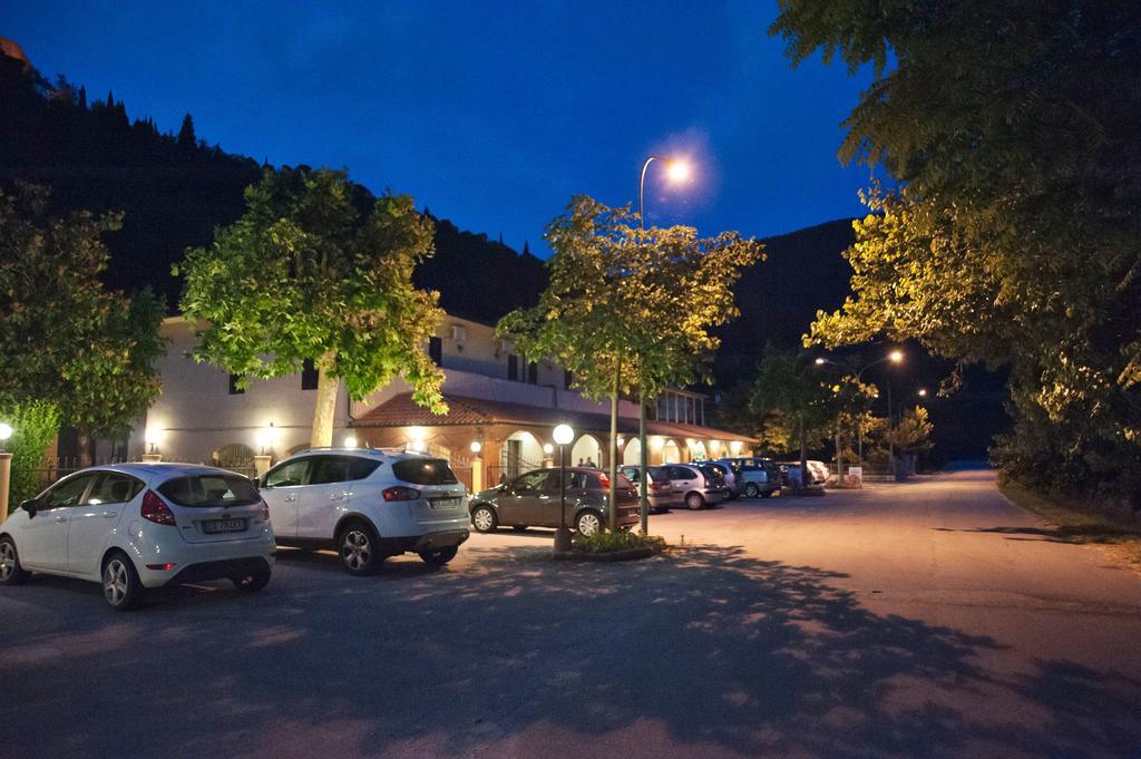 Albergo Magrini Della Genga Genga  Eksteriør billede
