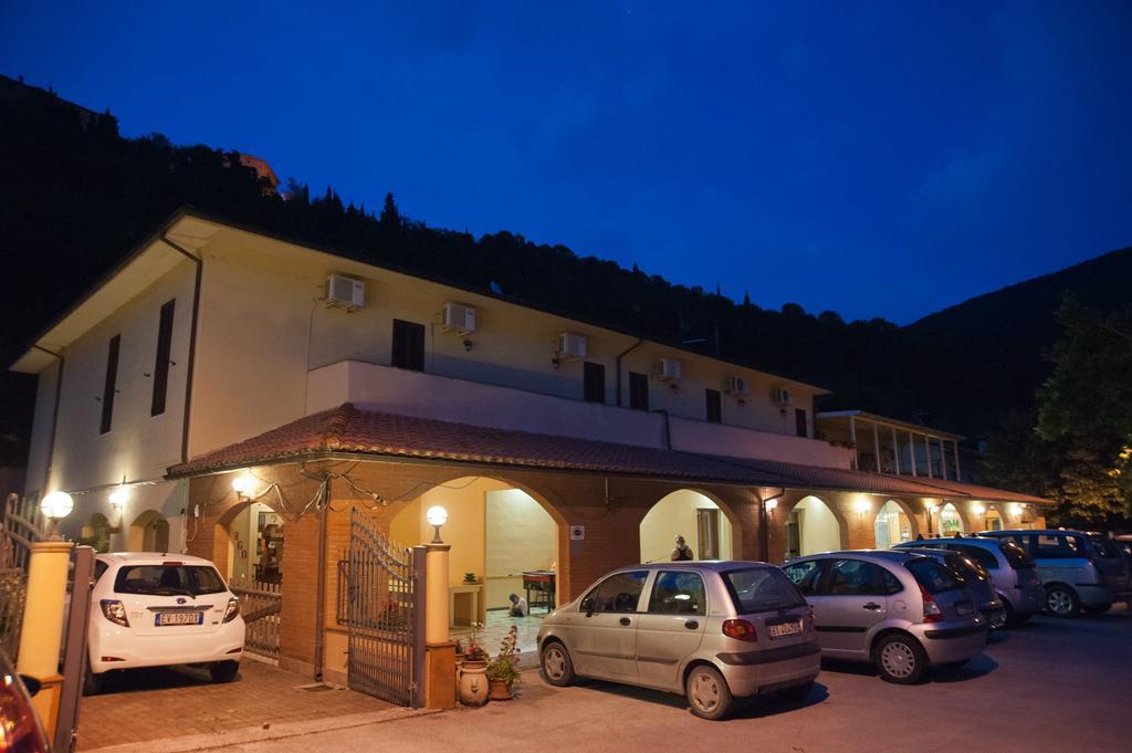 Albergo Magrini Della Genga Genga  Eksteriør billede