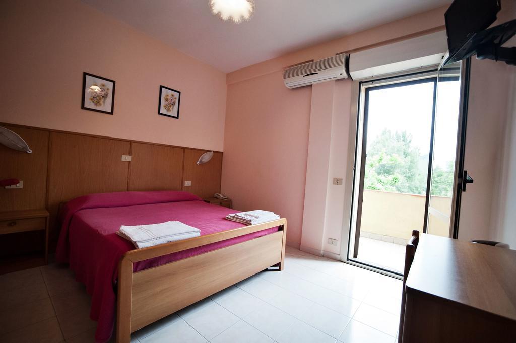 Albergo Magrini Della Genga Genga  Værelse billede