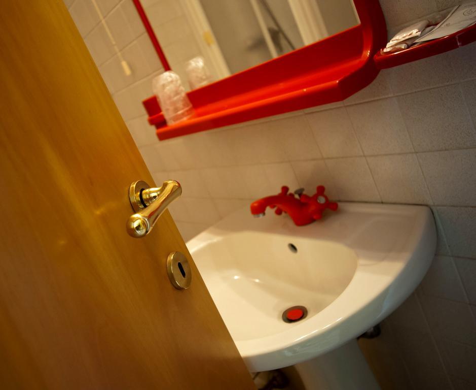 Albergo Magrini Della Genga Genga  Værelse billede