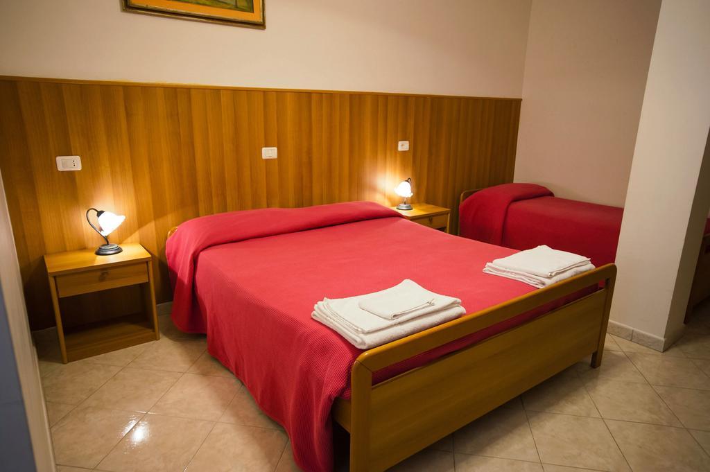 Albergo Magrini Della Genga Genga  Værelse billede